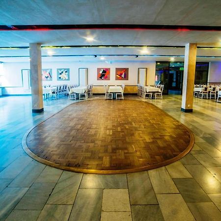 Hotel Accademia Ostrowiec Świętokrzyski Екстериор снимка