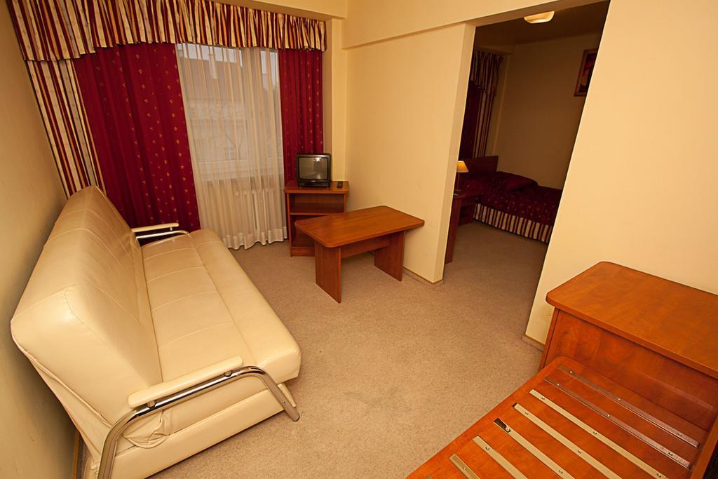 Hotel Accademia Ostrowiec Świętokrzyski Стая снимка