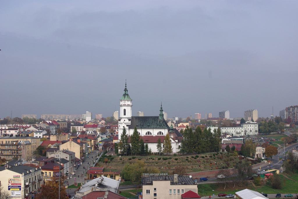 Hotel Accademia Ostrowiec Świętokrzyski Екстериор снимка