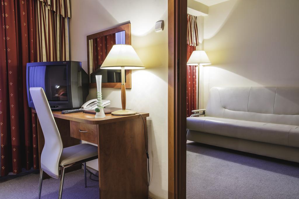 Hotel Accademia Ostrowiec Świętokrzyski Стая снимка