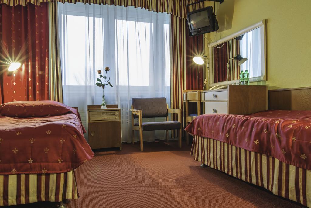 Hotel Accademia Ostrowiec Świętokrzyski Стая снимка