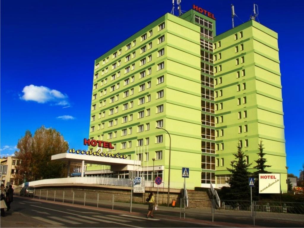 Hotel Accademia Ostrowiec Świętokrzyski Екстериор снимка