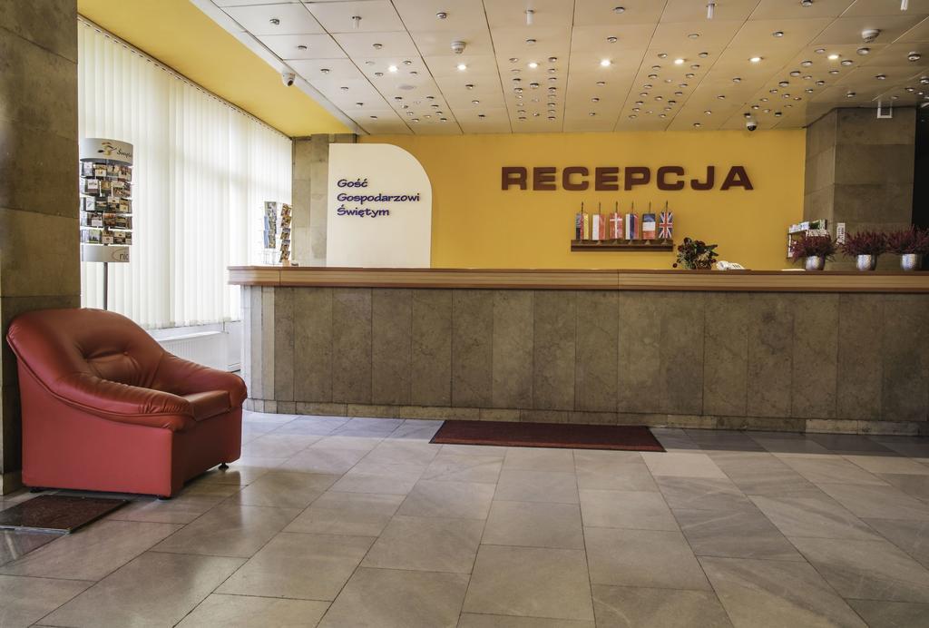Hotel Accademia Ostrowiec Świętokrzyski Екстериор снимка