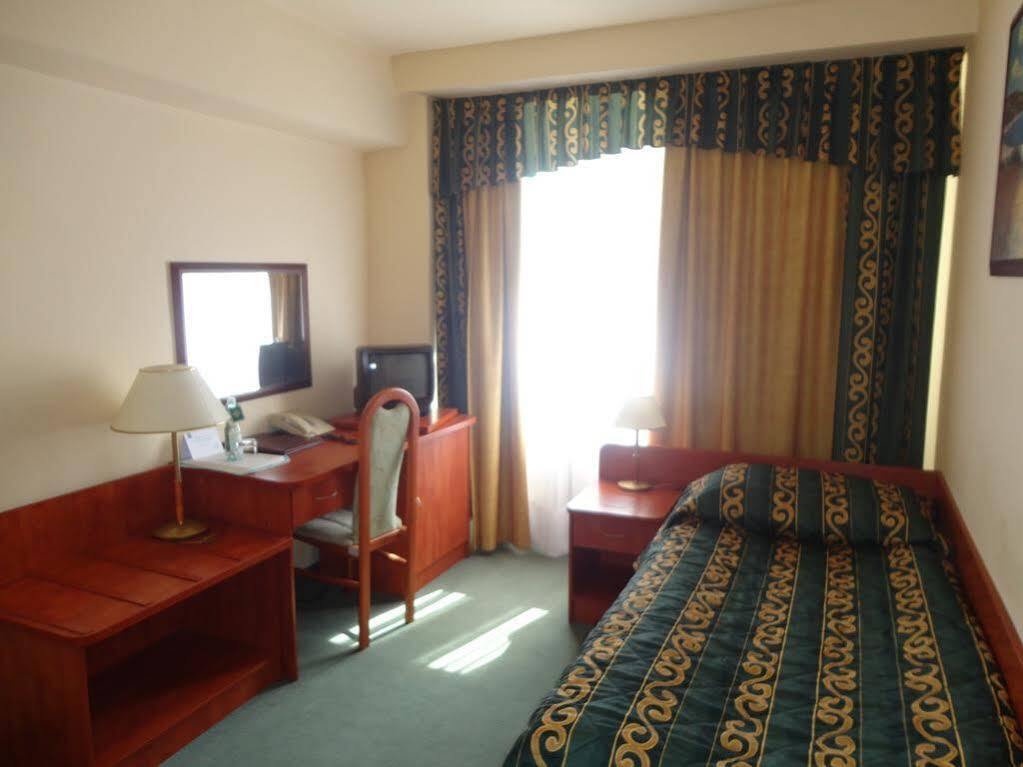 Hotel Accademia Ostrowiec Świętokrzyski Екстериор снимка