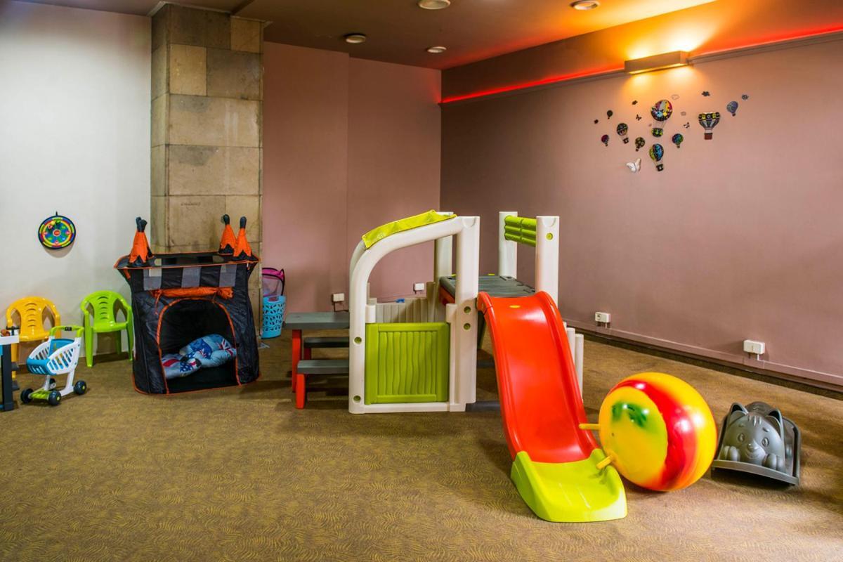Hotel Accademia Ostrowiec Świętokrzyski Екстериор снимка