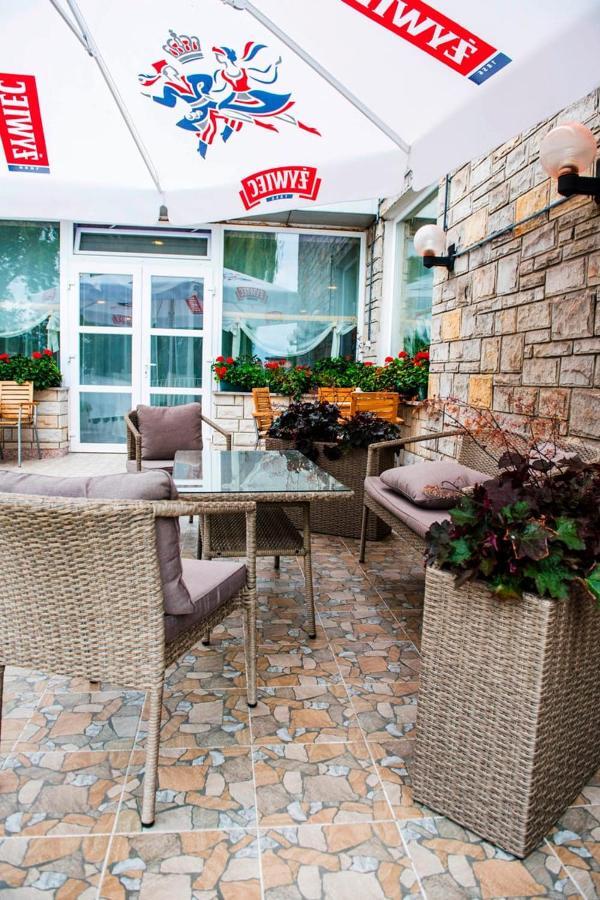 Hotel Accademia Ostrowiec Świętokrzyski Екстериор снимка
